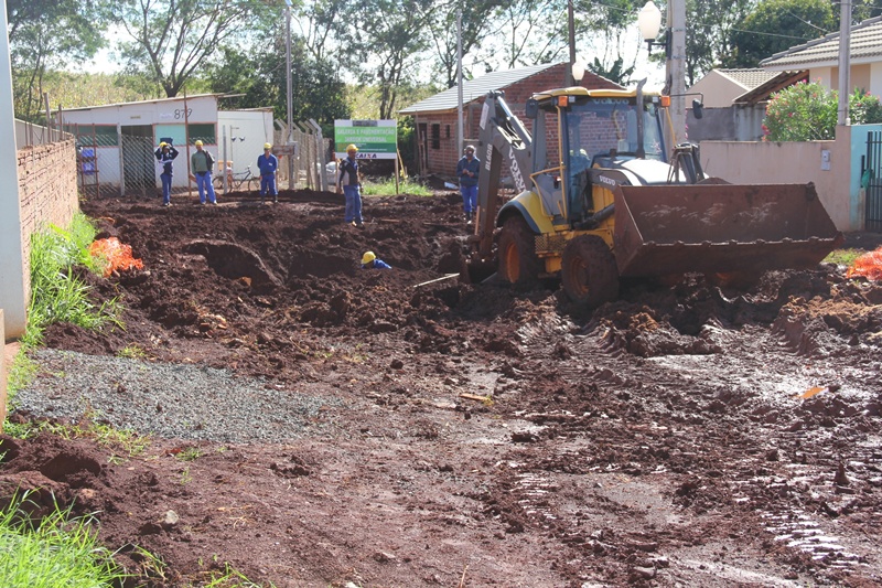 Obras do Universal continuam mesmo com chuva e barro